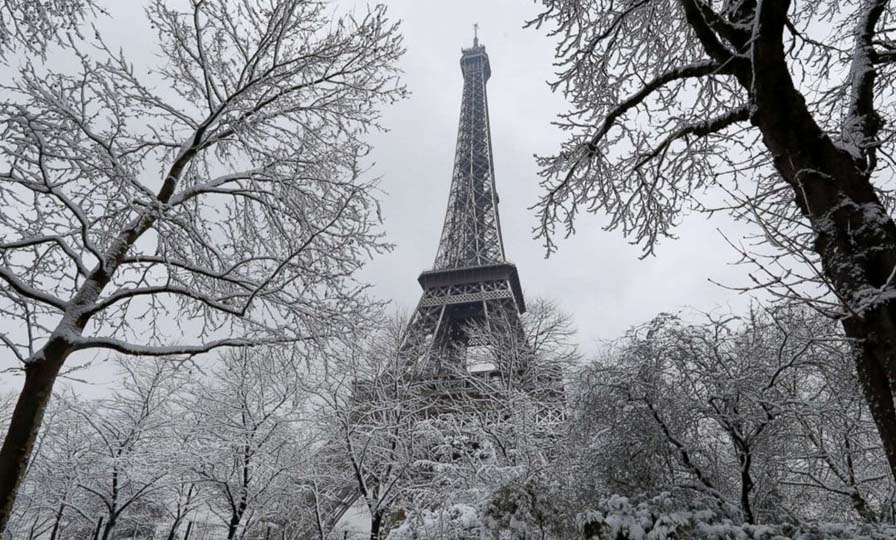 Snow falls on Paris