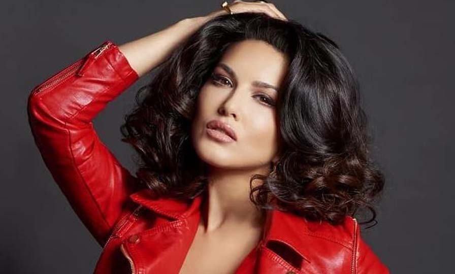 sunny-leone-goes-braless-in-red-hot-leather-jacket