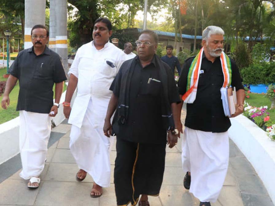 Naryanasamy withdraws six day protest