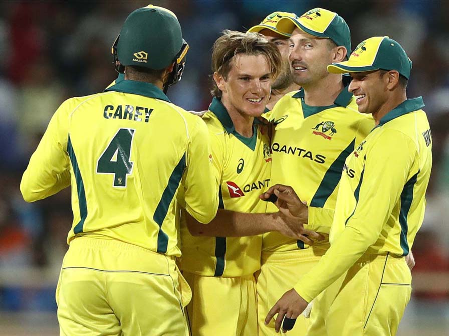 australia beat india by 32 runs in third odi