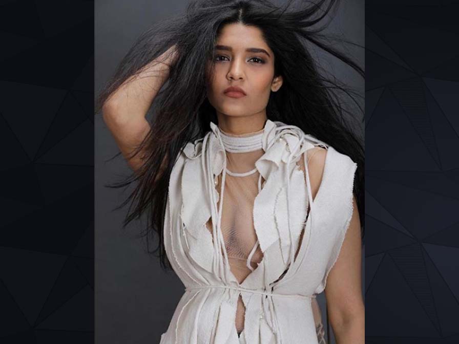 Ritika Singh Photos